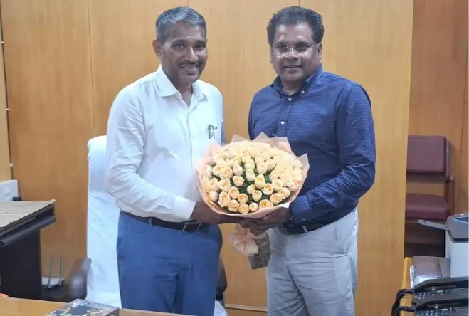 Courtesy Invitation Presented to Hon’ble Minister
